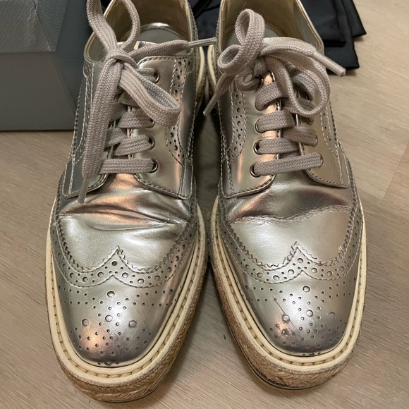 Stunning Prada silver platform brogues - Picture 4 of 13
